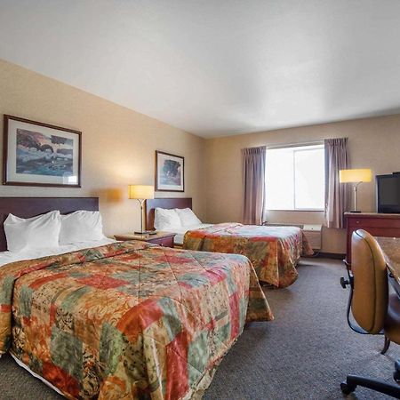 Rodeway Inn & Suites Нампа Екстериор снимка