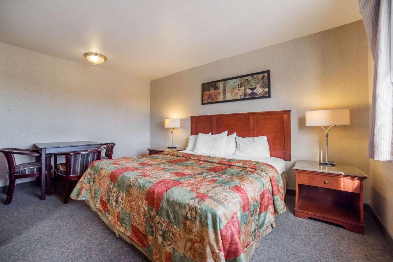 Rodeway Inn & Suites Нампа Екстериор снимка